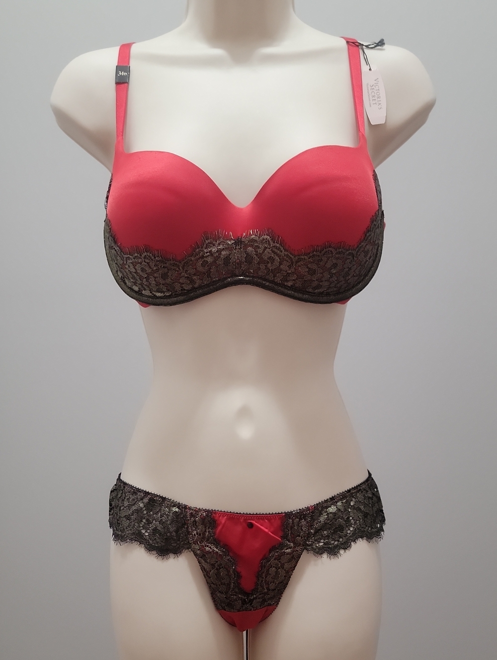 VTG Victoria's Secret 34D/S Knockout Bra Matching Very Sexy Cheekini Set Red